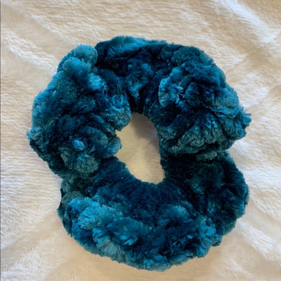 TEAL VELVET SCRUNCHIE - Picture 3 of 3